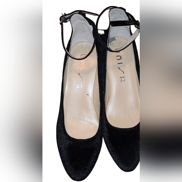 Unisa Block Heel Black Vegan Suede Leather Ankle Strap Closed Toe Heels S 7.5 M - Picture 5 of 8